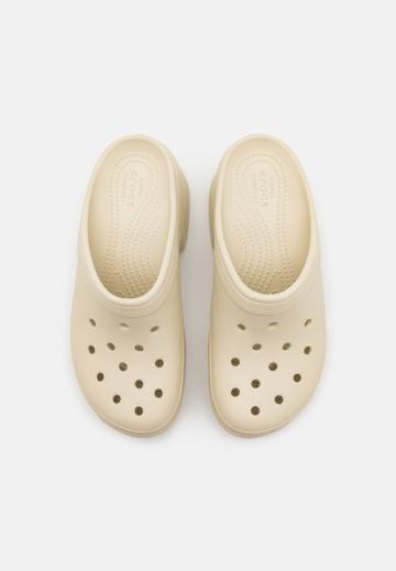 Босоножки на каблуке