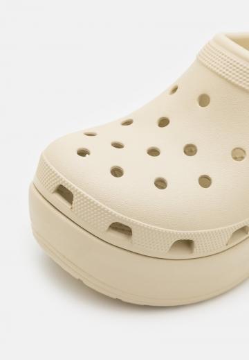 Босоножки на каблуке