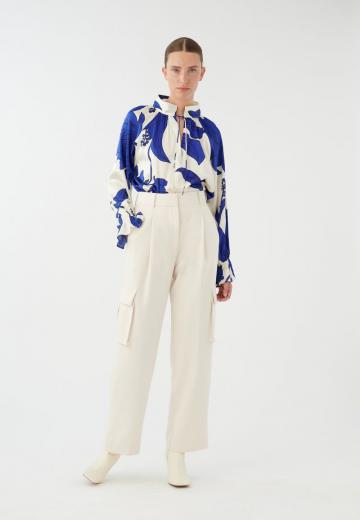 Брюки с накладными карманами