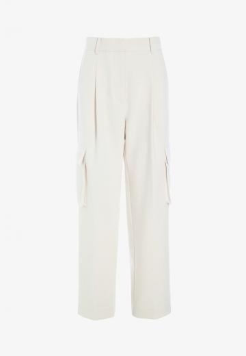 Брюки с накладными карманами