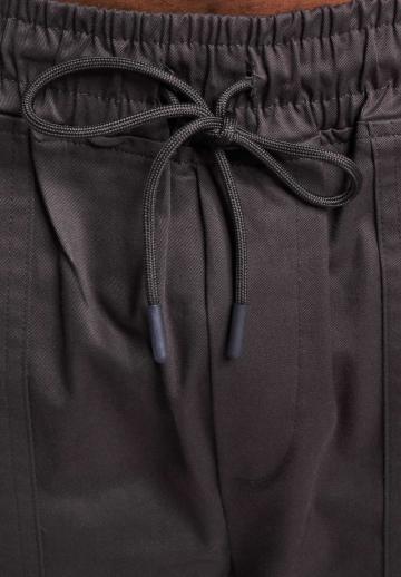 Брюки с накладными карманами