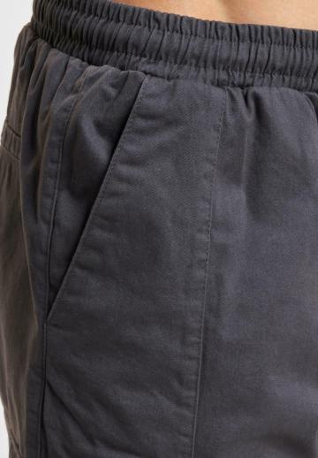 Брюки с накладными карманами