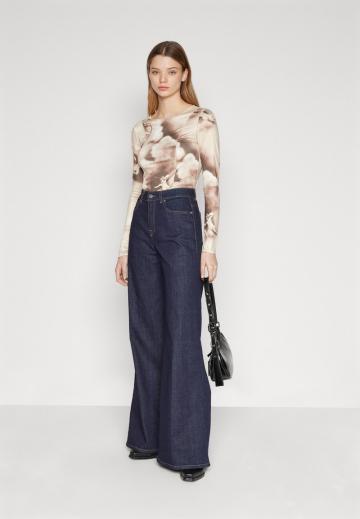 Свободные джинсы