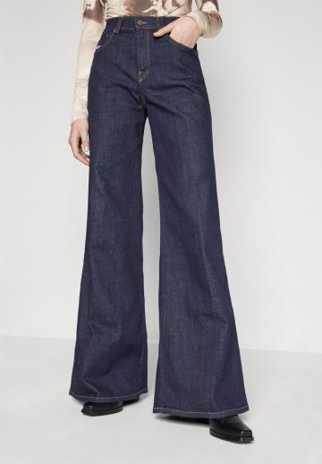 Свободные джинсы