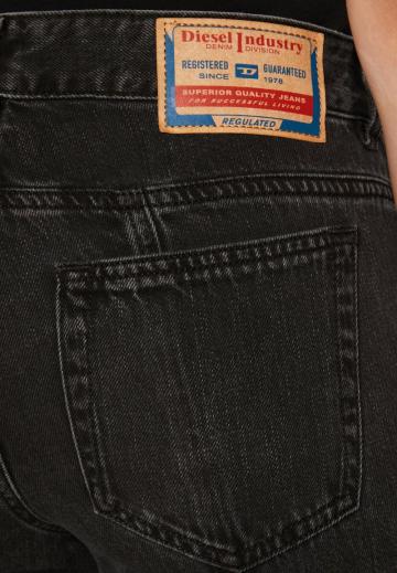 Клешеные джинсы