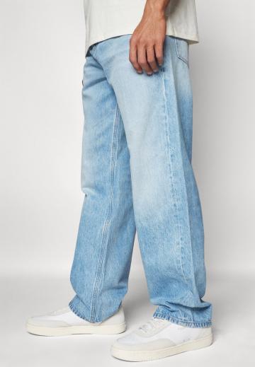 Свободные джинсы