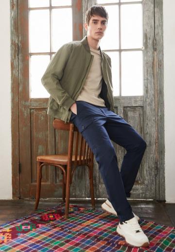 Брюки с накладными карманами