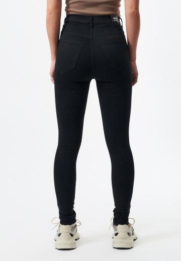 Узкие джинсы