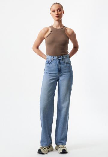 Прямые джинсы