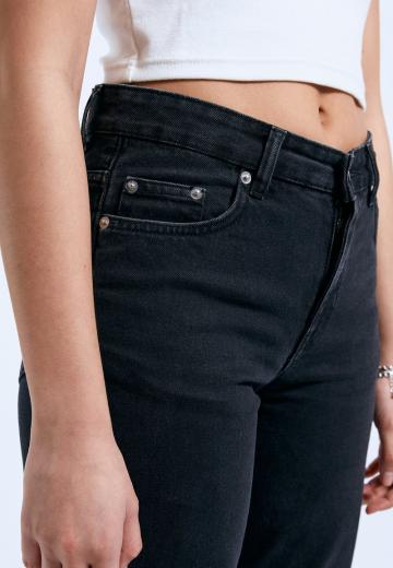 Прямые джинсы