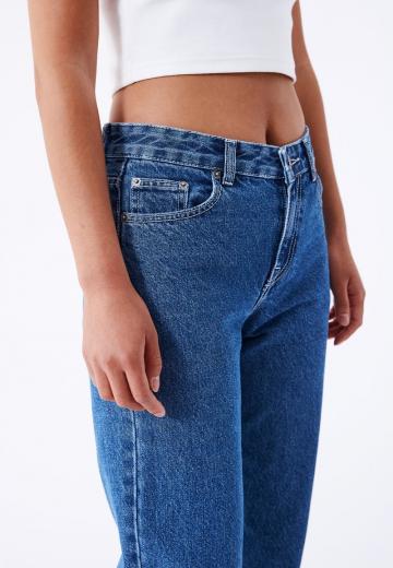 Прямые джинсы