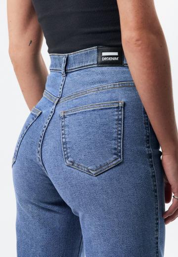 Прямые джинсы