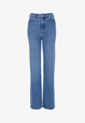 Прямые джинсы