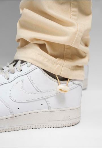 Брюки с накладными карманами