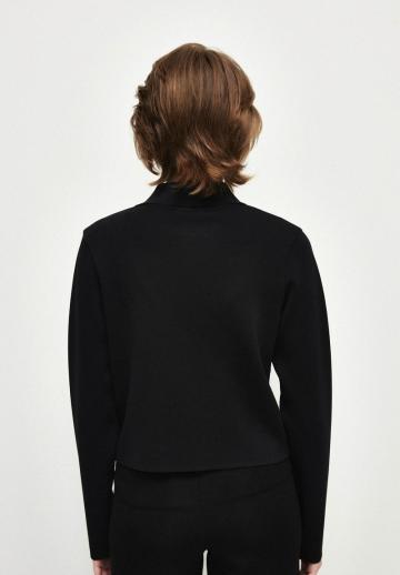 Вязаный жилет