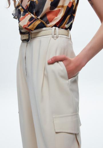 Брюки с накладными карманами