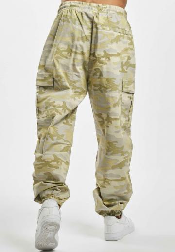 Брюки с накладными карманами