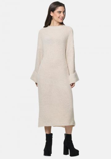 Вязаное платье