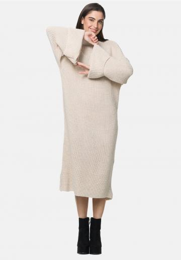 Вязаное платье