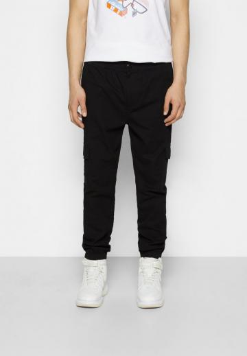 Брюки с накладными карманами