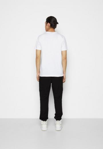 Брюки с накладными карманами