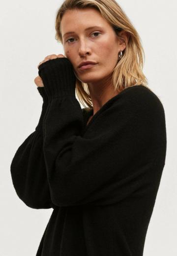 Вязаное платье