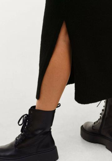 Вязаное платье