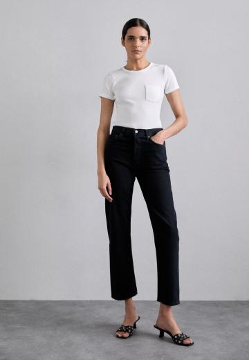 Прямые джинсы