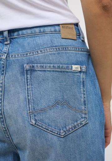 Прямые джинсы