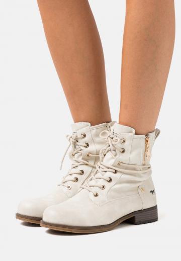 Ботинки на шнуровке
