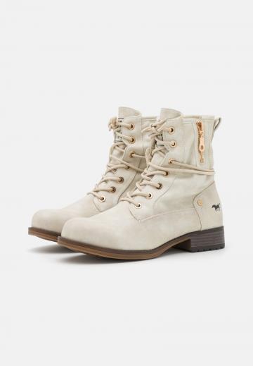 Ботинки на шнуровке