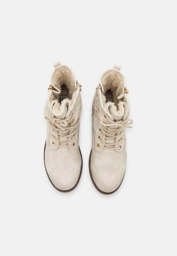 Ботинки на шнуровке