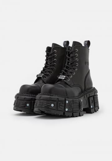 Высокие сапоги