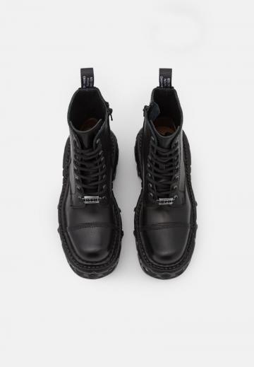 Высокие сапоги