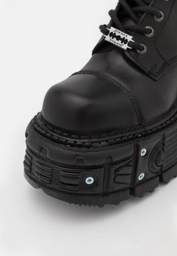 Высокие сапоги