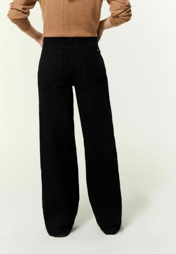 Клешеные джинсы