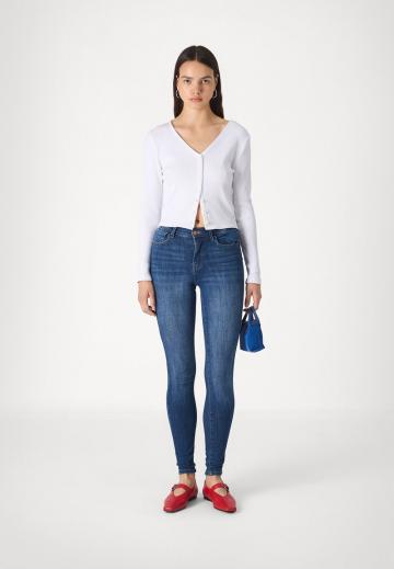 Узкие джинсы