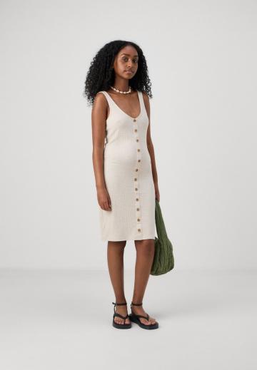 Платье футляр