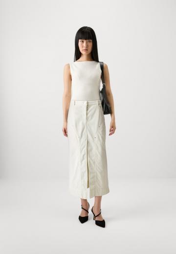 Юбка с накладными карманами