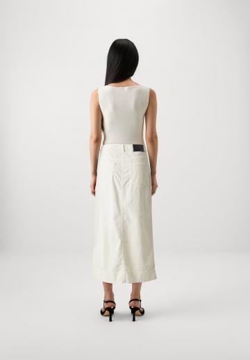 Юбка с накладными карманами