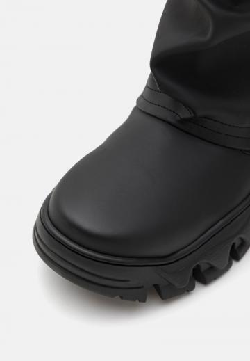 Резиновые сапоги