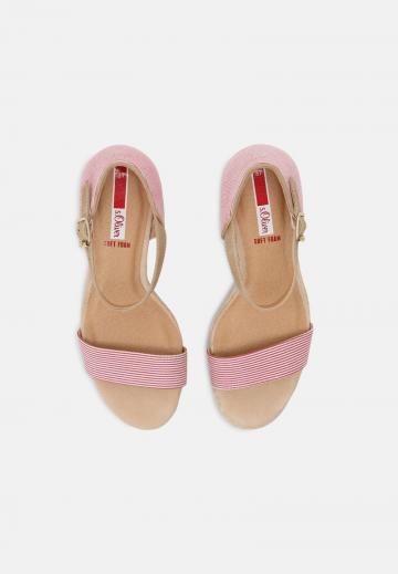 Босоножки на танкетке