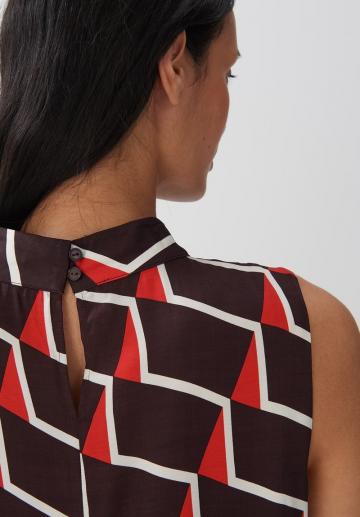 Блузка без рукавов