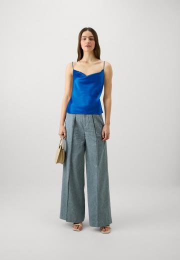 Топ на бретельках