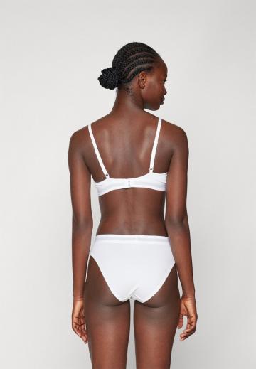 Бюстгальтер без косточек