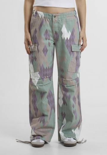 Брюки с накладными карманами