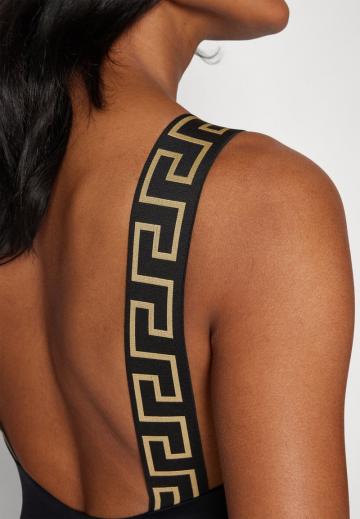 Слитный купальник