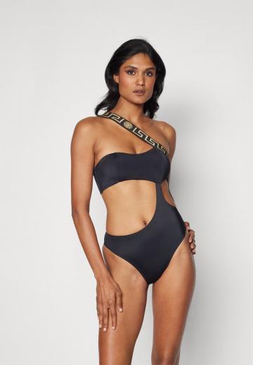 Слитный купальник