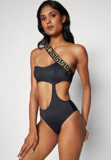 Слитный купальник