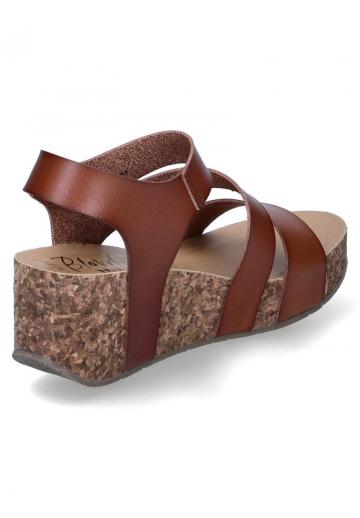 Босоножки на танкетке